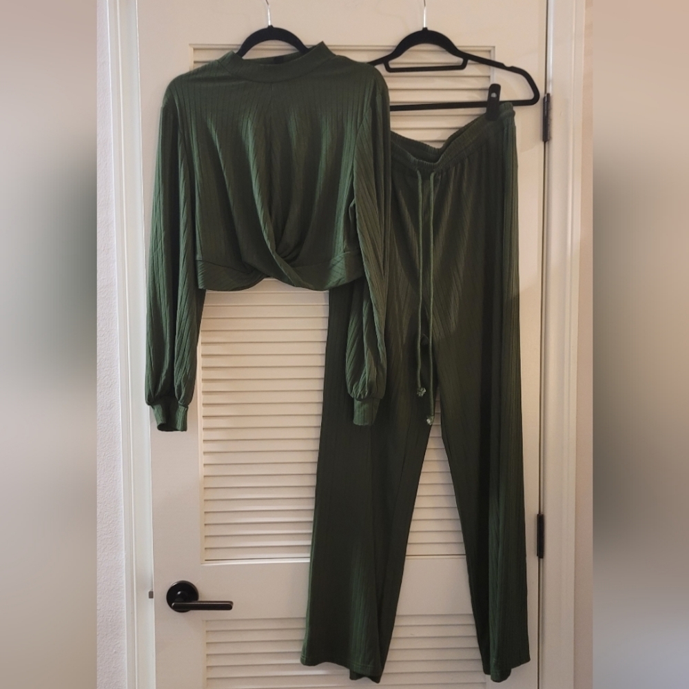 SHEIN - (Plus-Size) Green Top & Pant Ribbed Loungewear Set